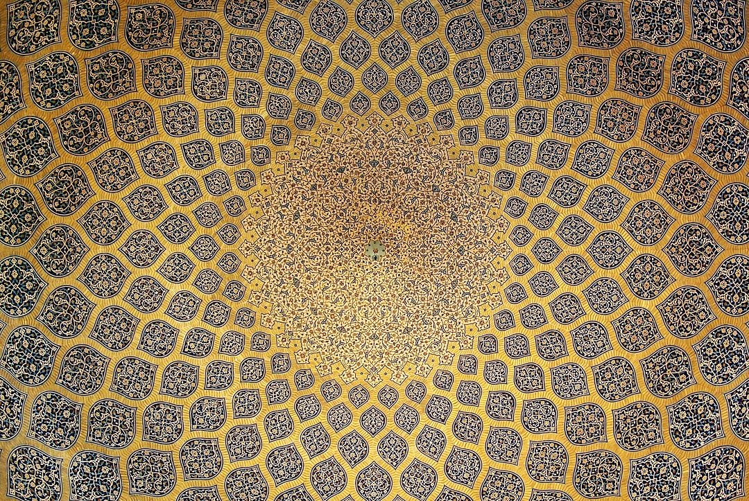 Isfahan Lotfollah mosque ceiling symmetric.jpg