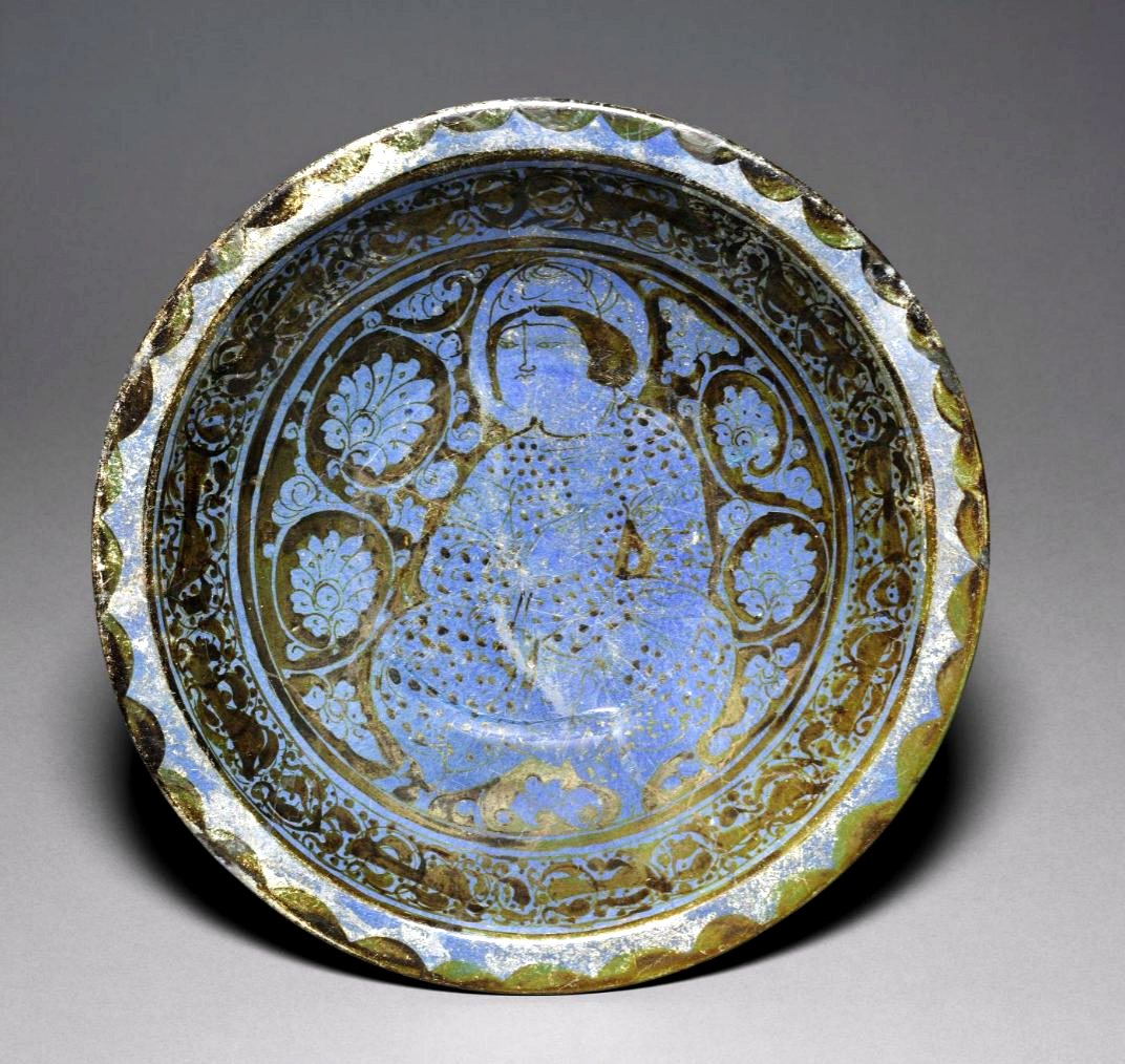 Luster Dish with Seated Prince.png